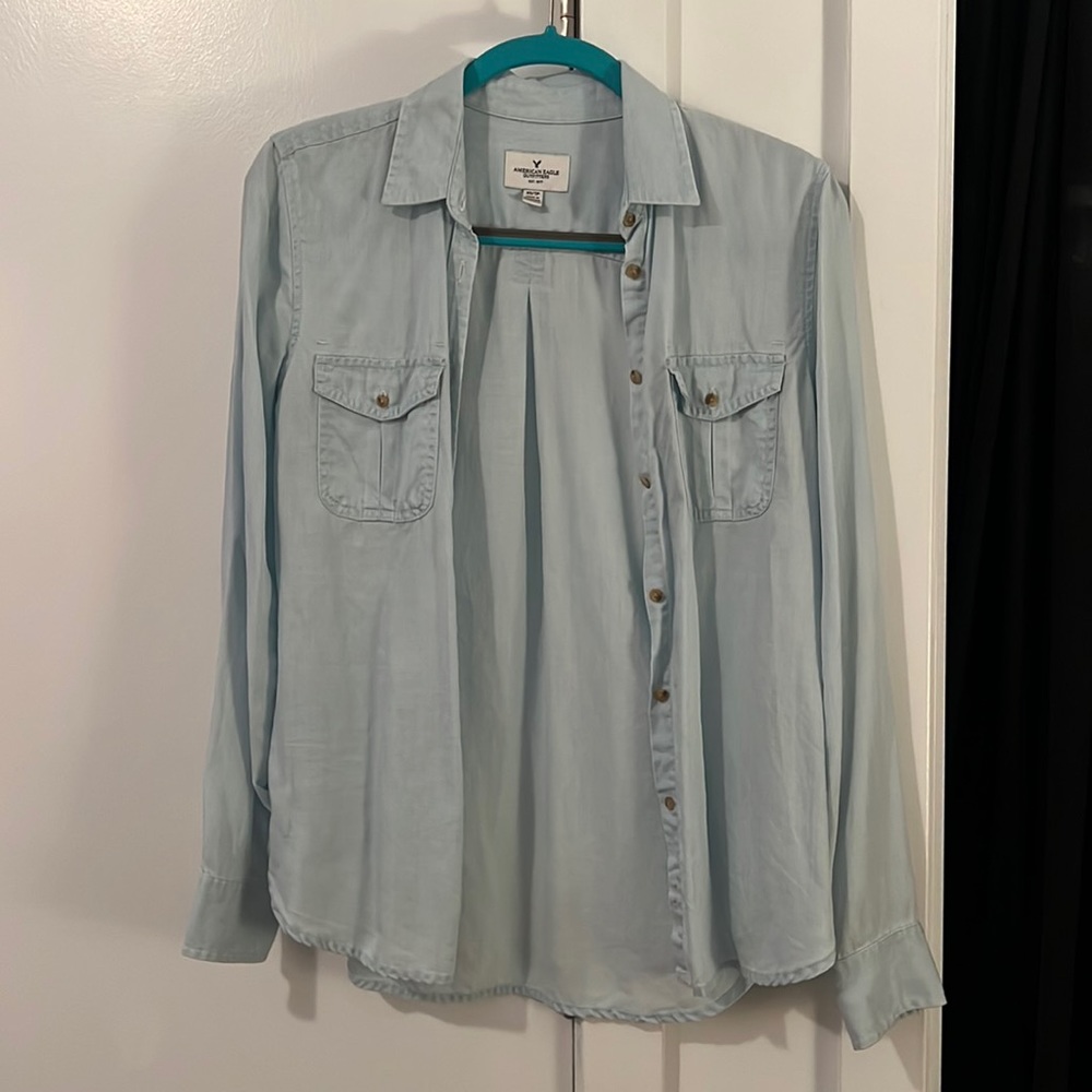 American Eagle Light Wash Denim Button Down Shirt — Size: XS